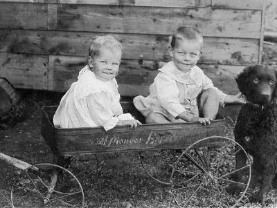 Elsie & George Barnes with their MRR Pup, ngham 1912